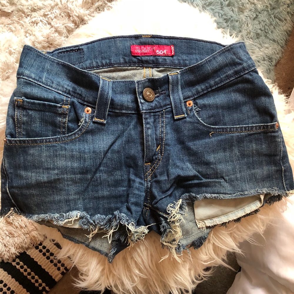 🍒Levi’s cutoff shorts (low rise)